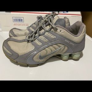 Nike Shox Woman Shoes Sneakers Athletic Running Gray Size 8.5